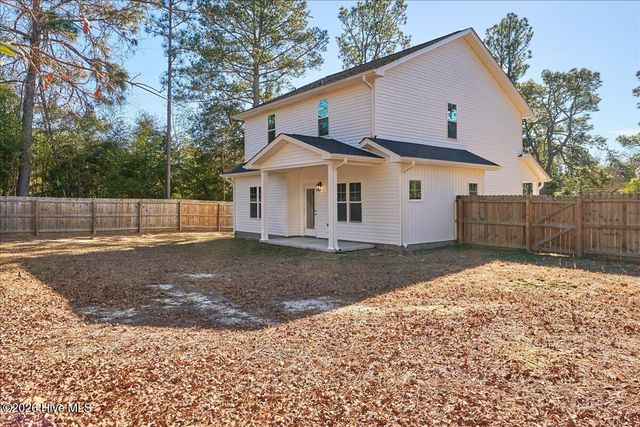 175 W New England Avenue, Pinebluff, NC 28373