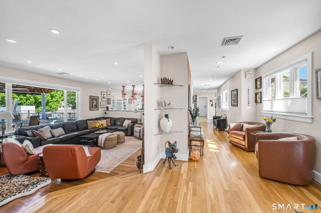 1085 Ocean Avenue, New London, CT 06320