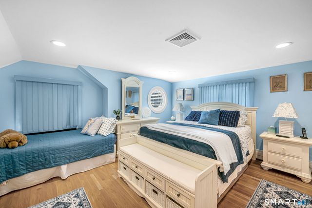 1085 Ocean Avenue, New London, CT 06320