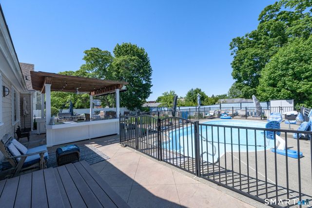 1085 Ocean Avenue, New London, CT 06320