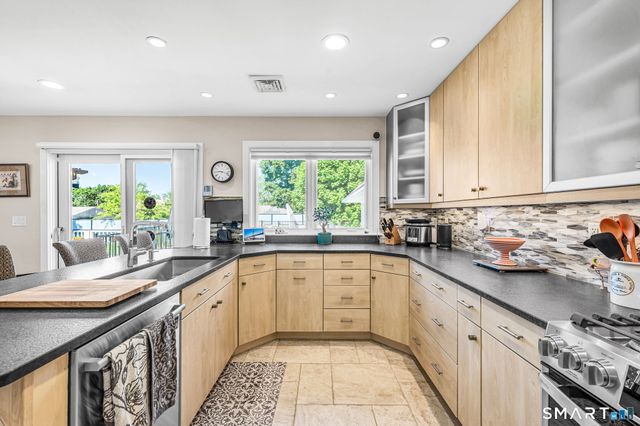 1085 Ocean Avenue, New London, CT 06320