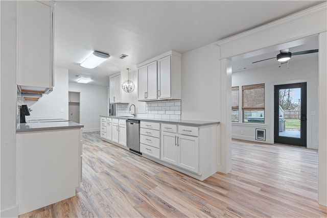 1102 NW 11th Street, Bentonville, AR 72712