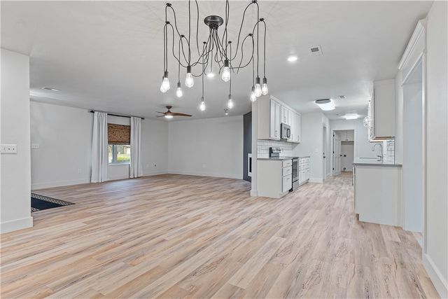 1102 NW 11th Street, Bentonville, AR 72712