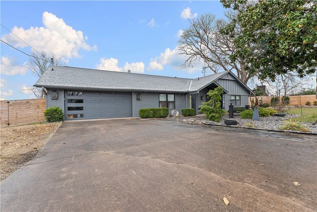 1102 NW 11th Street, Bentonville, AR 72712