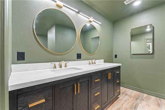 1102 NW 11th Street, Bentonville, AR 72712