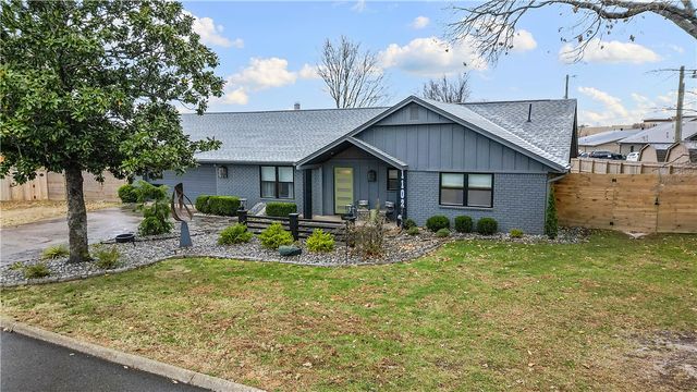 1102 NW 11th Street, Bentonville, AR 72712