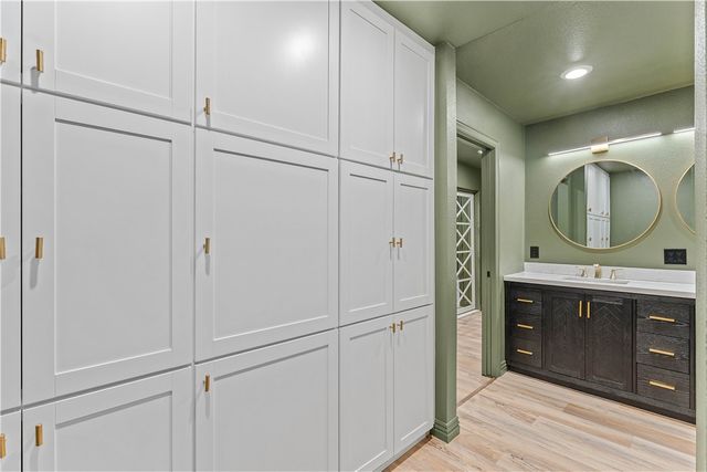 1102 NW 11th Street, Bentonville, AR 72712