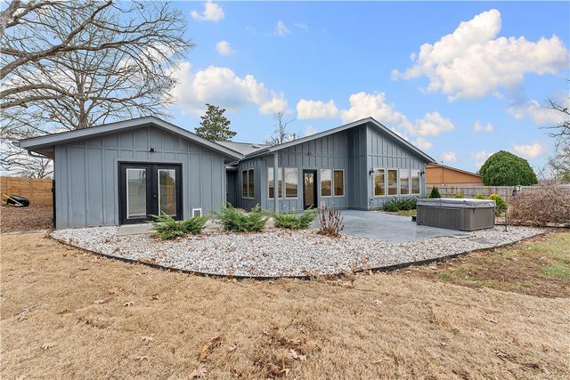 1102 NW 11th Street, Bentonville, AR 72712