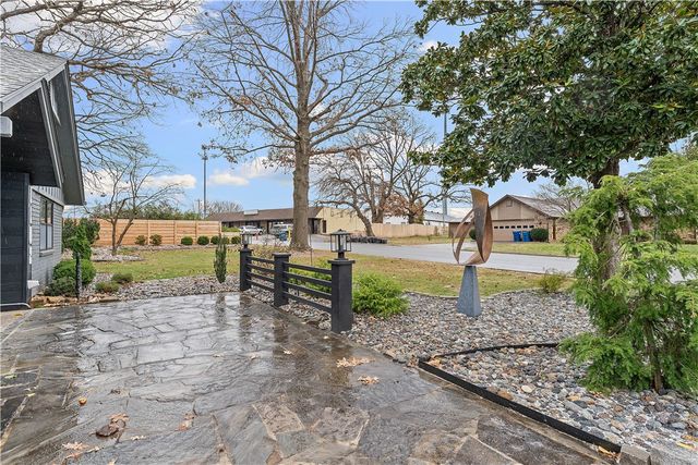 1102 NW 11th Street, Bentonville, AR 72712