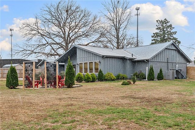 1102 NW 11th Street, Bentonville, AR 72712