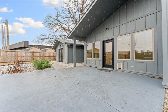 1102 NW 11th Street, Bentonville, AR 72712