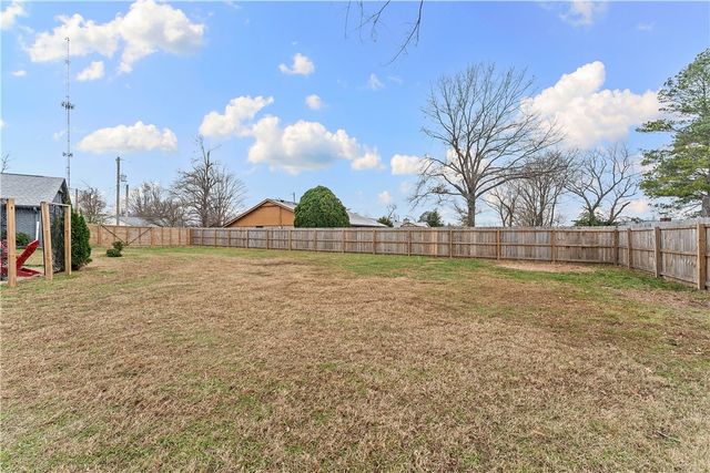 1102 NW 11th Street, Bentonville, AR 72712