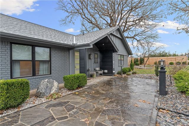 1102 NW 11th Street, Bentonville, AR 72712