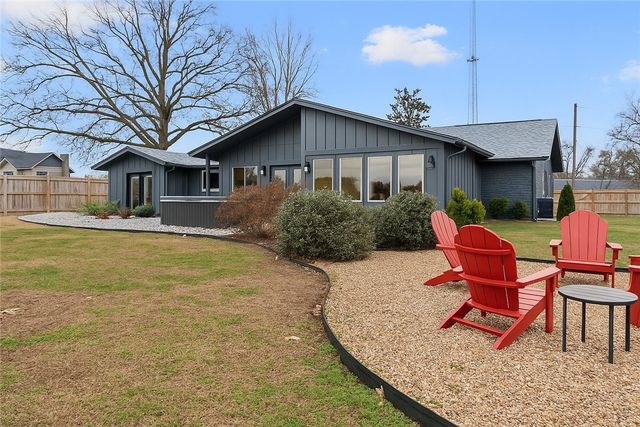 1102 NW 11th Street, Bentonville, AR 72712