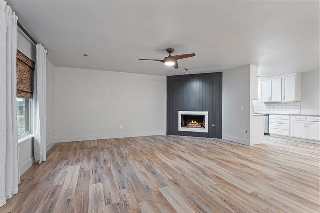 1102 NW 11th Street, Bentonville, AR 72712