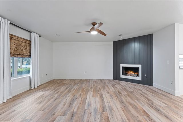 1102 NW 11th Street, Bentonville, AR 72712