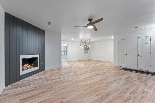 1102 NW 11th Street, Bentonville, AR 72712