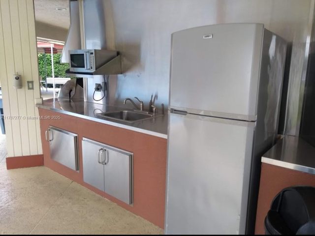 8901 Hollybrook 206, Hollywood, FL 33025