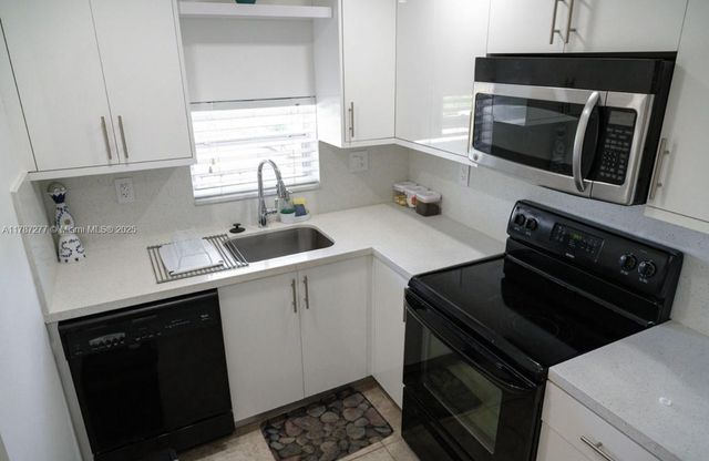 8901 Hollybrook 206, Hollywood, FL 33025