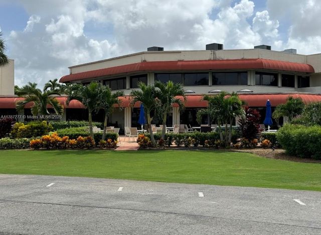 8901 Hollybrook 206, Hollywood, FL 33025