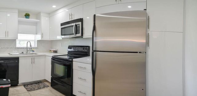 8901 Hollybrook 206, Hollywood, FL 33025