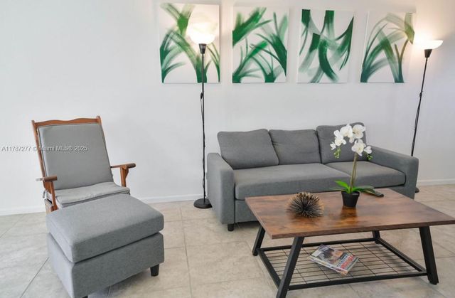 8901 Hollybrook 206, Hollywood, FL 33025