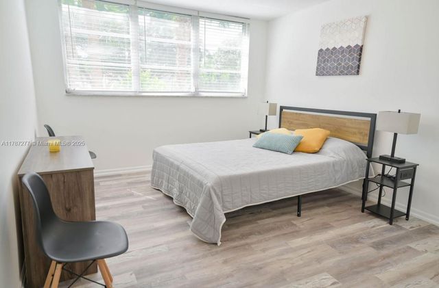 8901 Hollybrook 206, Hollywood, FL 33025