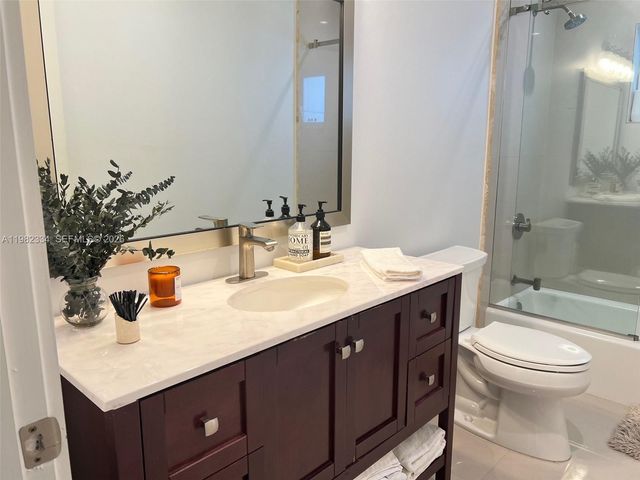 7901 NW 171st St -, Hialeah, FL 33015