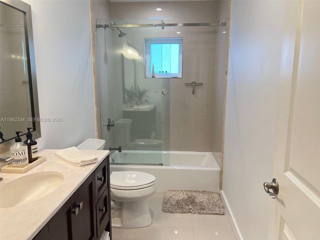 7901 NW 171st St -, Hialeah, FL 33015