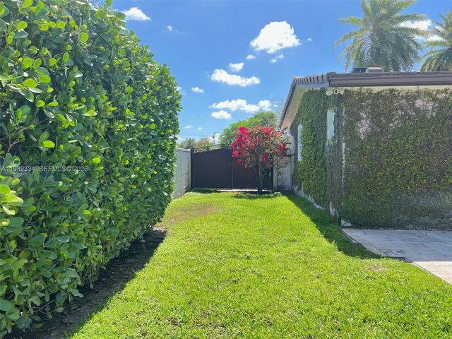 7901 NW 171st St -, Hialeah, FL 33015