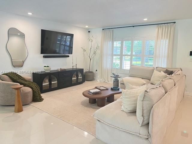 7901 NW 171st St -, Hialeah, FL 33015