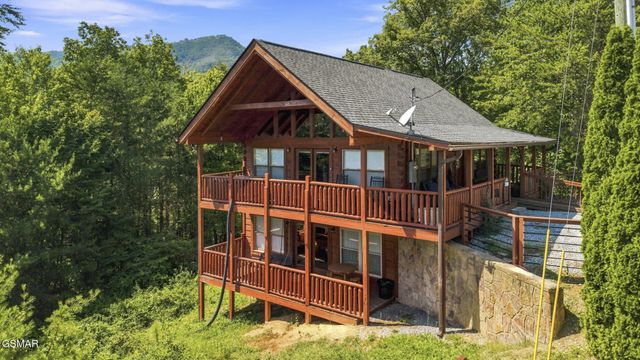 1713 Bear View Road, Sevierville, TN 37876