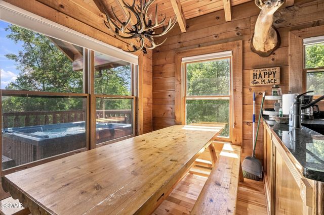 1713 Bear View Road, Sevierville, TN 37876