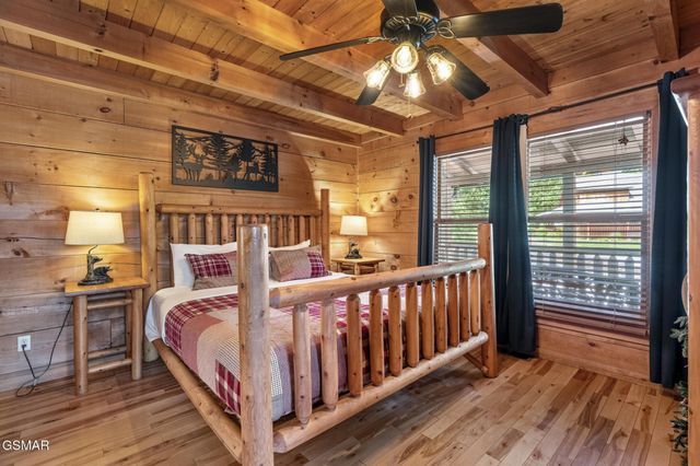 1713 Bear View Road, Sevierville, TN 37876