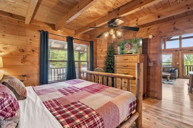 1713 Bear View Road, Sevierville, TN 37876