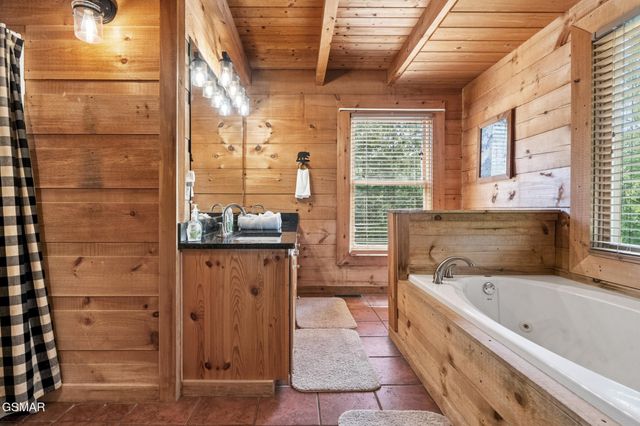1713 Bear View Road, Sevierville, TN 37876