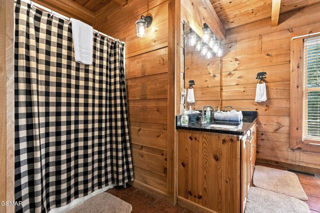 1713 Bear View Road, Sevierville, TN 37876
