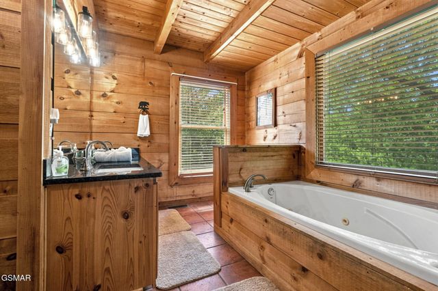 1713 Bear View Road, Sevierville, TN 37876