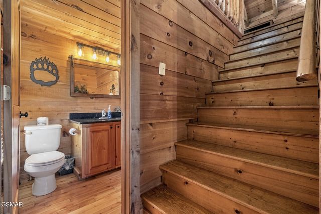 1713 Bear View Road, Sevierville, TN 37876