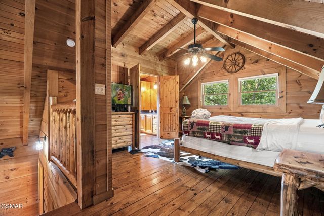 1713 Bear View Road, Sevierville, TN 37876