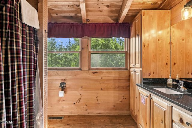 1713 Bear View Road, Sevierville, TN 37876