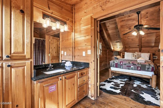 1713 Bear View Road, Sevierville, TN 37876