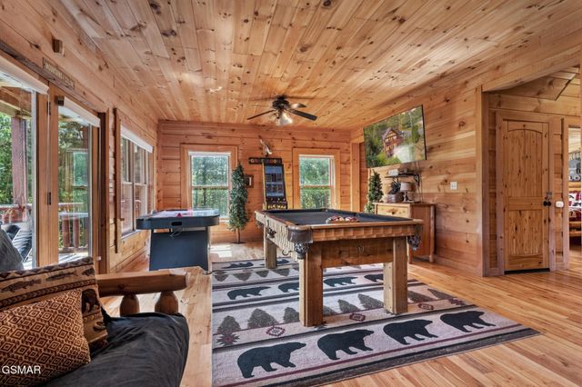 1713 Bear View Road, Sevierville, TN 37876