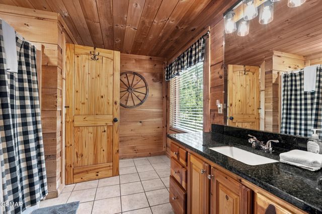 1713 Bear View Road, Sevierville, TN 37876