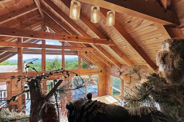 1713 Bear View Road, Sevierville, TN 37876