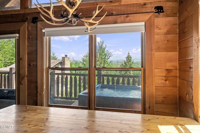 1713 Bear View Road, Sevierville, TN 37876