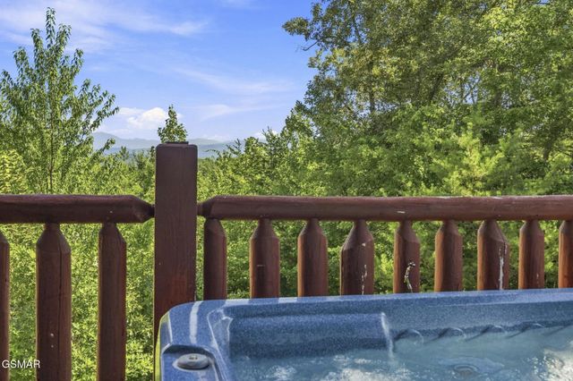 1713 Bear View Road, Sevierville, TN 37876