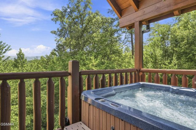 1713 Bear View Road, Sevierville, TN 37876