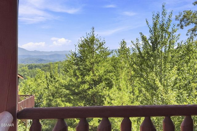1713 Bear View Road, Sevierville, TN 37876