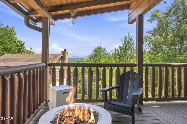 1713 Bear View Road, Sevierville, TN 37876